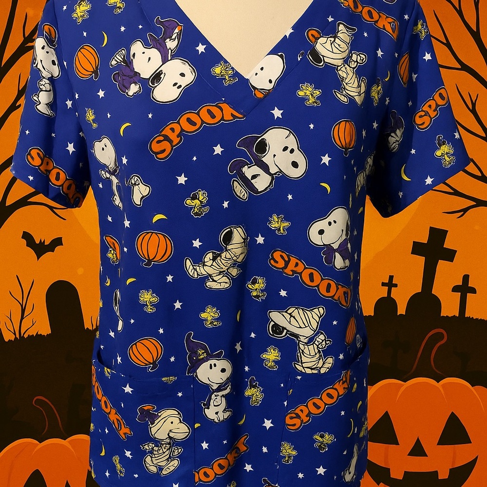 NWT Peanuts Halloween Scrub Top Medium Snoopy Woodstock Pumpkins Fall